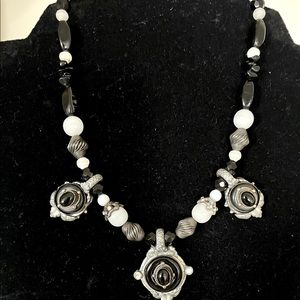 Vintage Mary DeMarco glass bead black and white pendant necklace silvertone